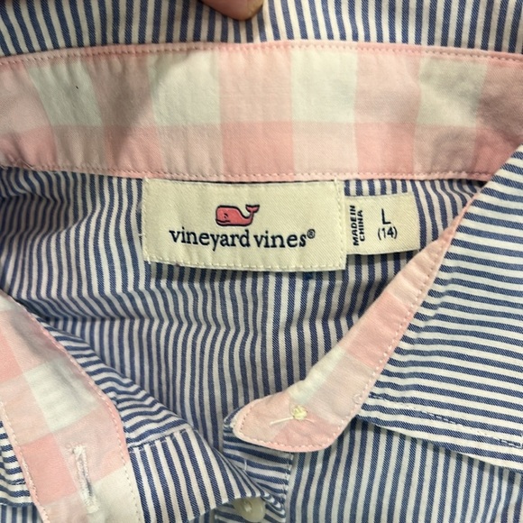 Vineyard Vines Girls White Oxford striped blue/white Popover
Button up sz 14 - Picture 8 of 14